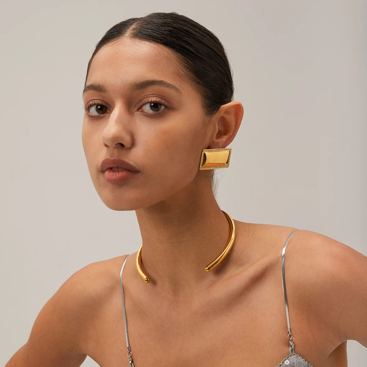 Boucles d’oreilles dorées effet magnétique en acier inoxydable