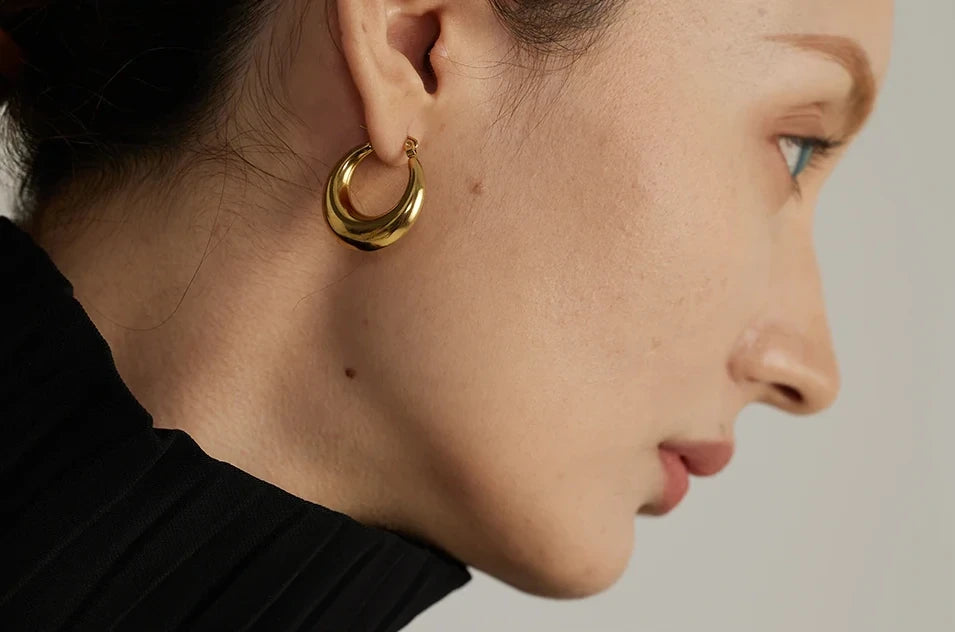 Boucles d’oreilles créoles Magda dorées en acier inoxydable
