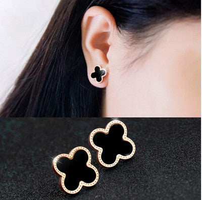 Boucles d’oreilles trèfle dorées en acier inoxydable – style joaillerie