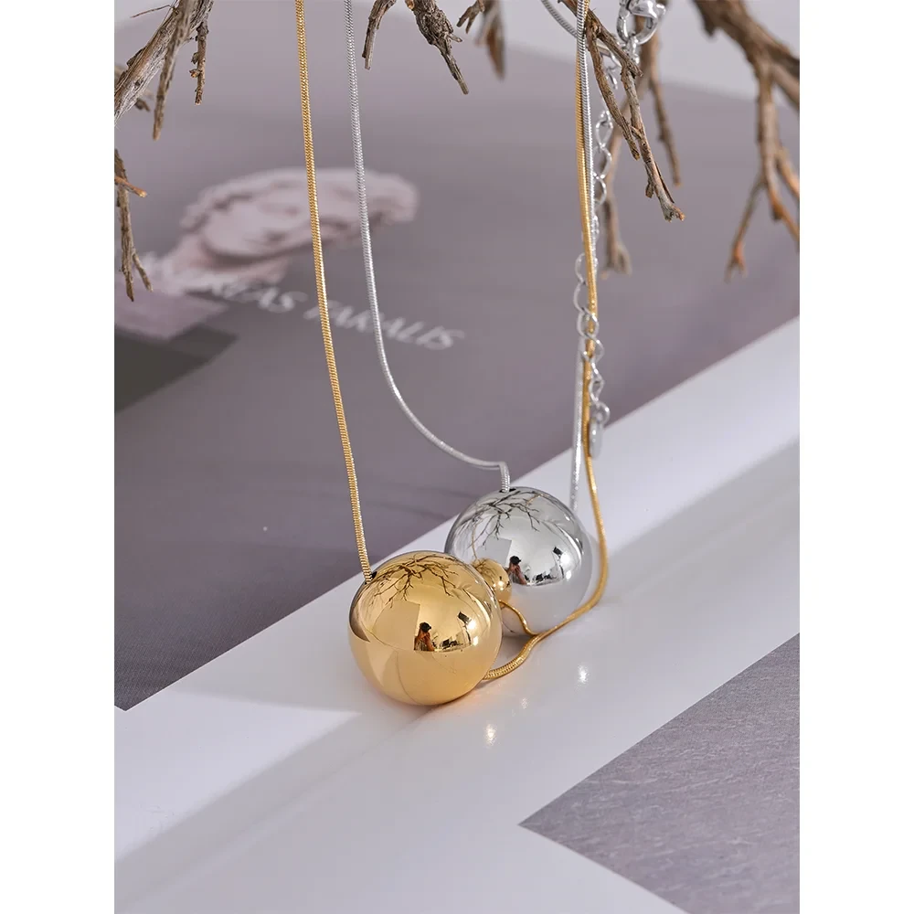 Collier Boule — en acier inoxydable doré