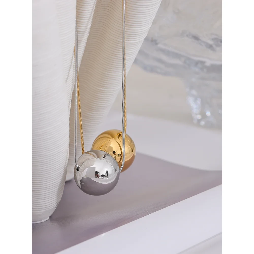 Collier Boule — en acier inoxydable doré