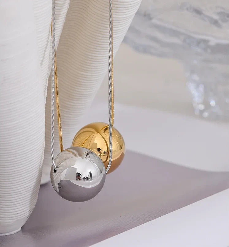 Collier Boule — en acier inoxydable doré