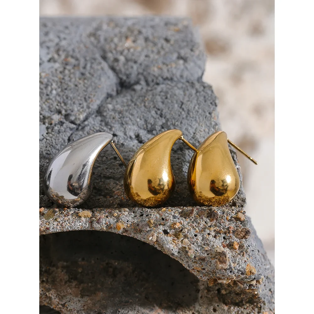 Boucles d’oreilles Goutte sculpturale en acier inoxydable doré
