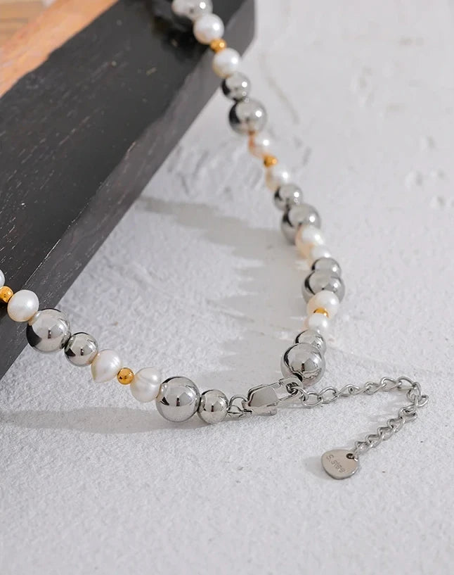 Collier Mystère des Abysses en perles naturelles