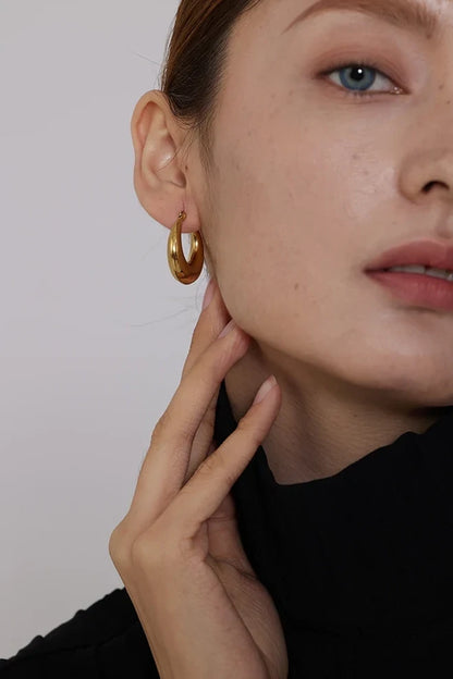 Boucles d’oreilles créoles Magda dorées en acier inoxydable