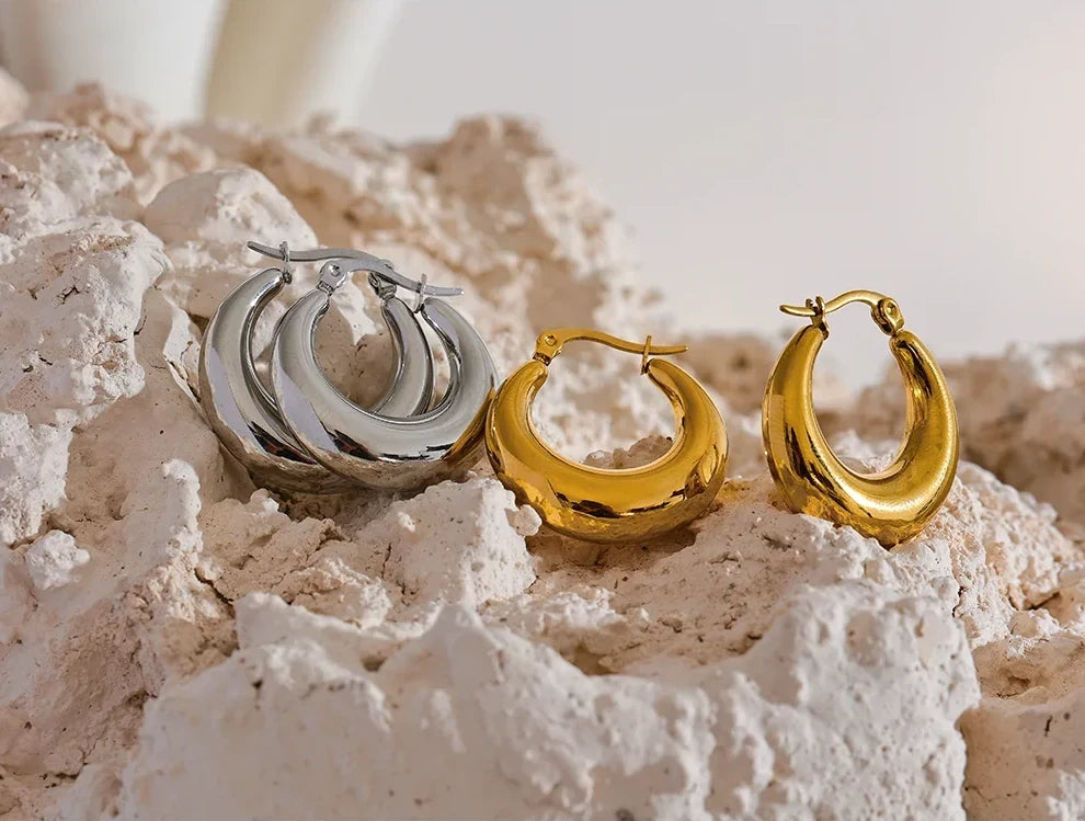 Boucles d’oreilles créoles Magda dorées en acier inoxydable