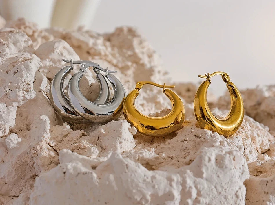 Boucles d’oreilles créoles Magda dorées en acier inoxydable