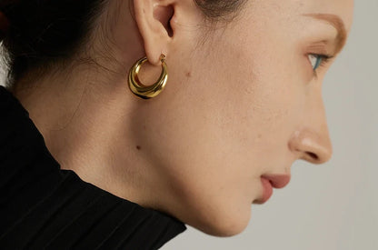 Boucles d’oreilles créoles Magda dorées en acier inoxydable