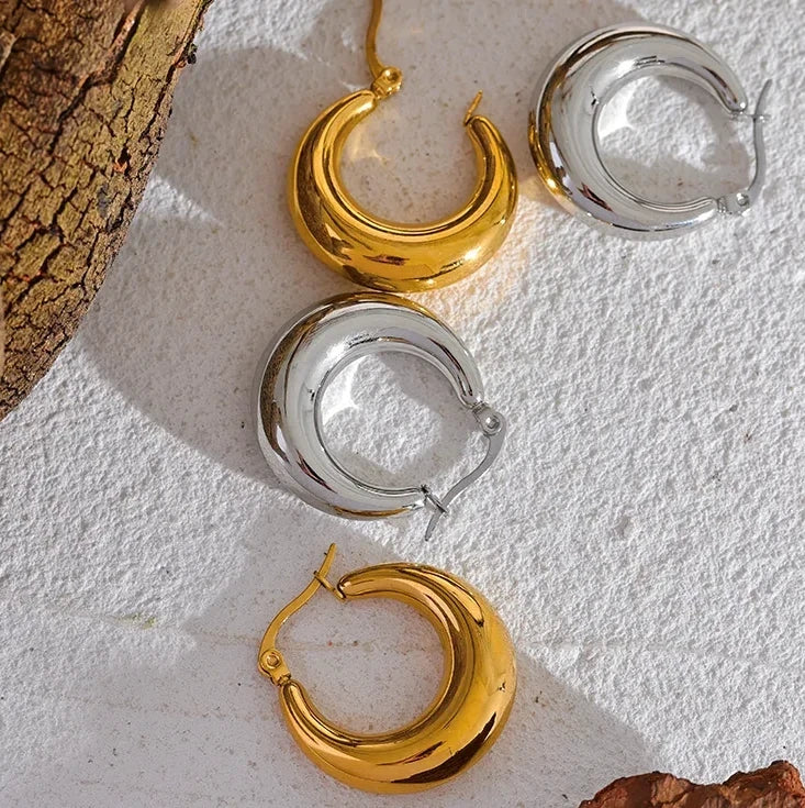 Boucles d’oreilles créoles Magda dorées en acier inoxydable