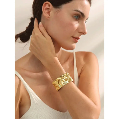 Bracelet manchette Illusion en acier inoxydable doré