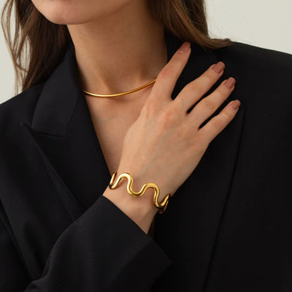 Bracelet Vague doré en acier inoxydable