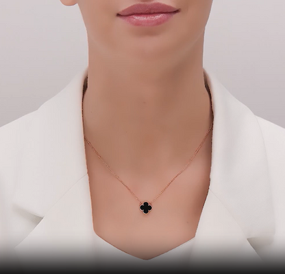 Collier trèfle noir plaqué or