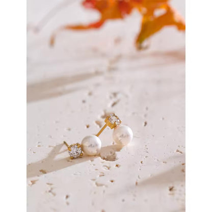 Boucles d’oreilles puces avec perle et zircons en acier inoxydable