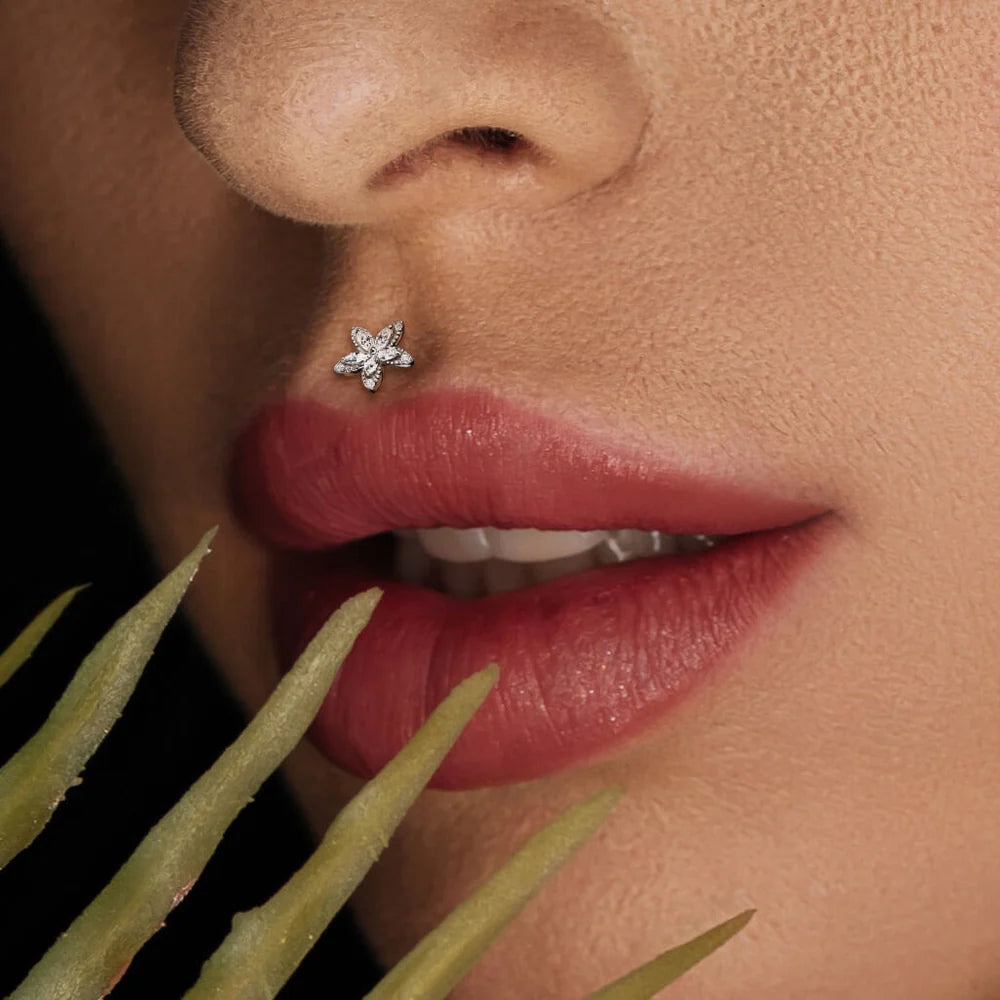 Piercing d’oreille/ lèvre Fleur en acier inoxydable