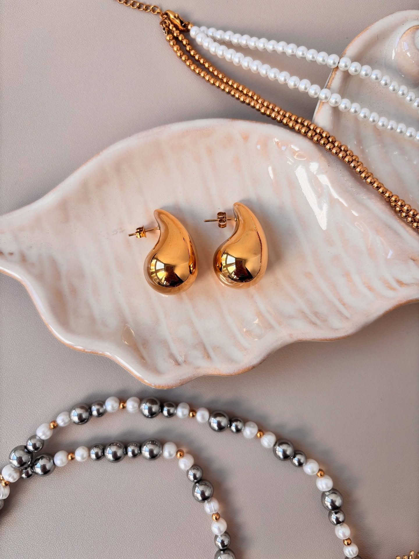 Boucles d’oreilles Goutte sculpturale en acier inoxydable doré