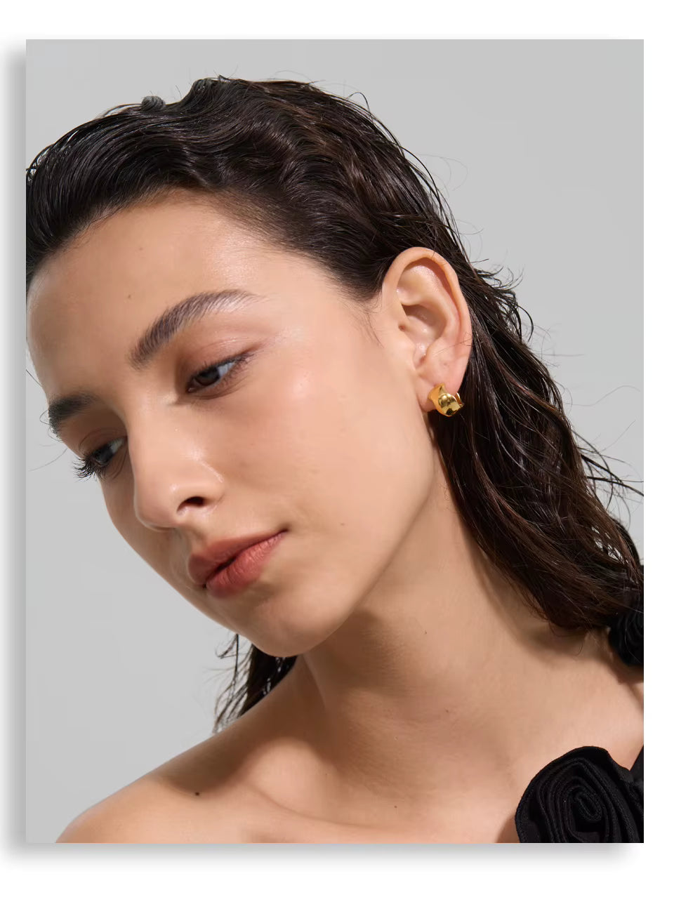 Des boucles d’oreilles puces Dune en acier inoxydable