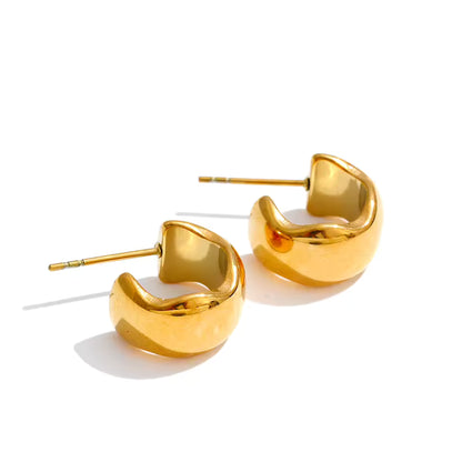 Des boucles d’oreilles puces Dune en acier inoxydable