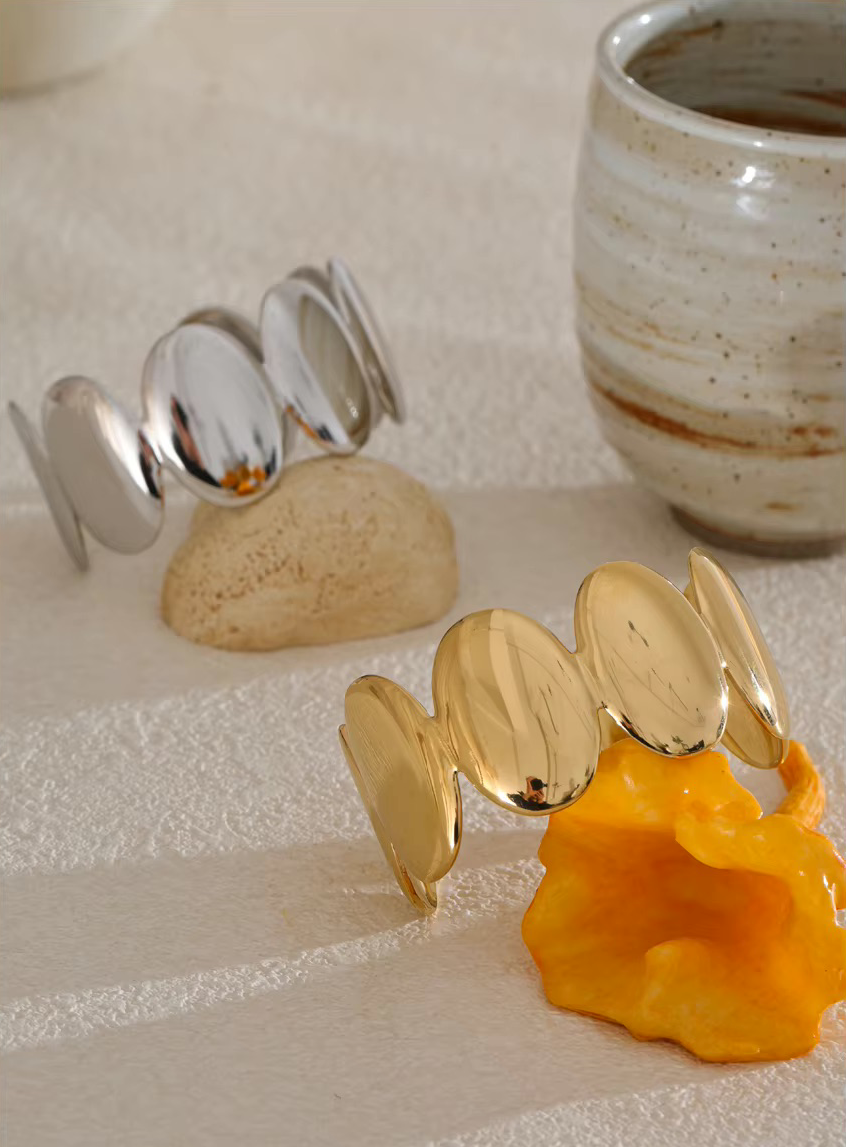 Bracelet manchette Aura en acier inoxydable doré