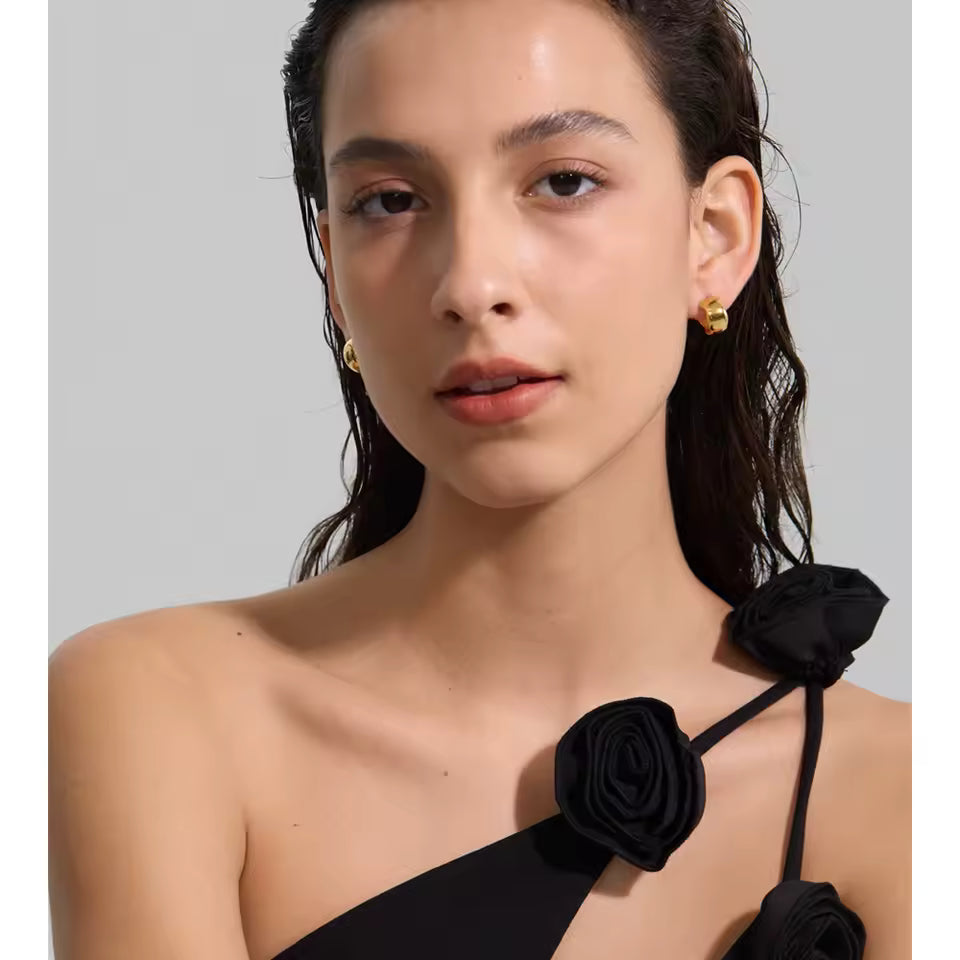 Des boucles d’oreilles puces Dune en acier inoxydable